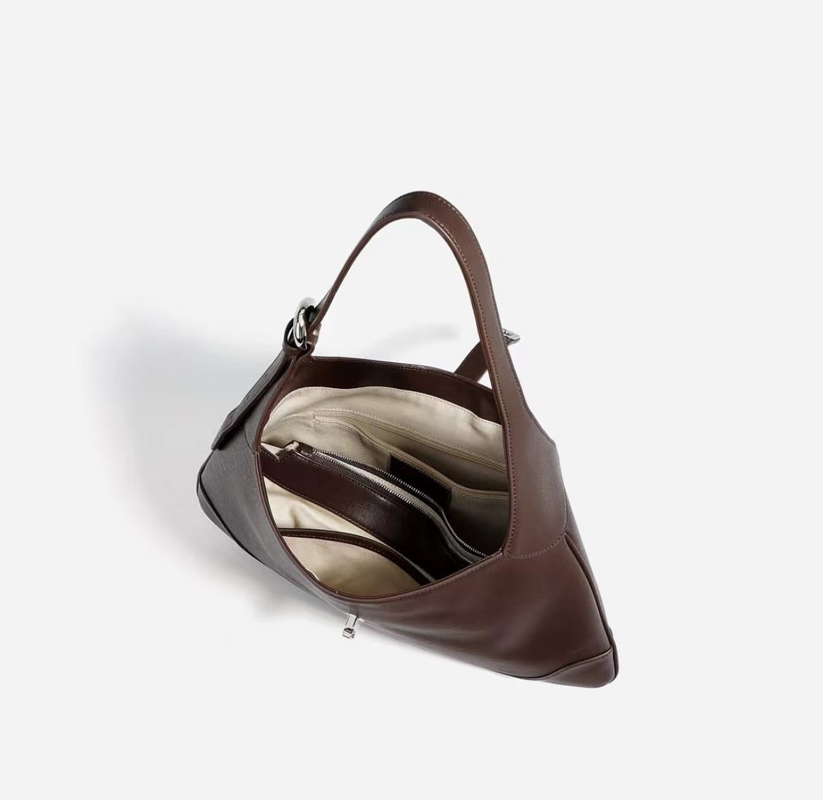 Elegant Leather Hobo Bag – Soft and Spacious
