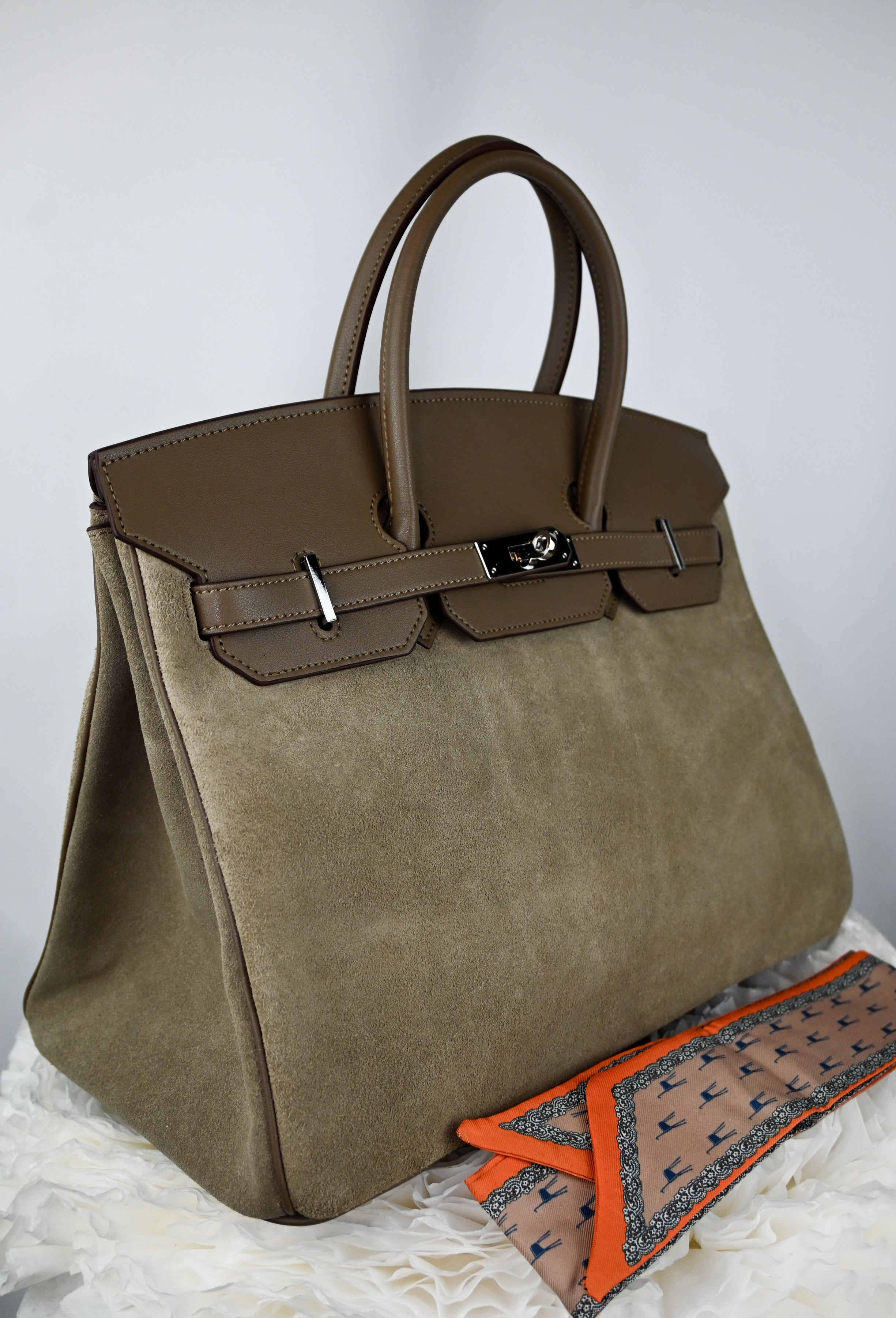 “Italia Suede Luxe” – Timeless Italian Craftsmanship in Leather & Suede