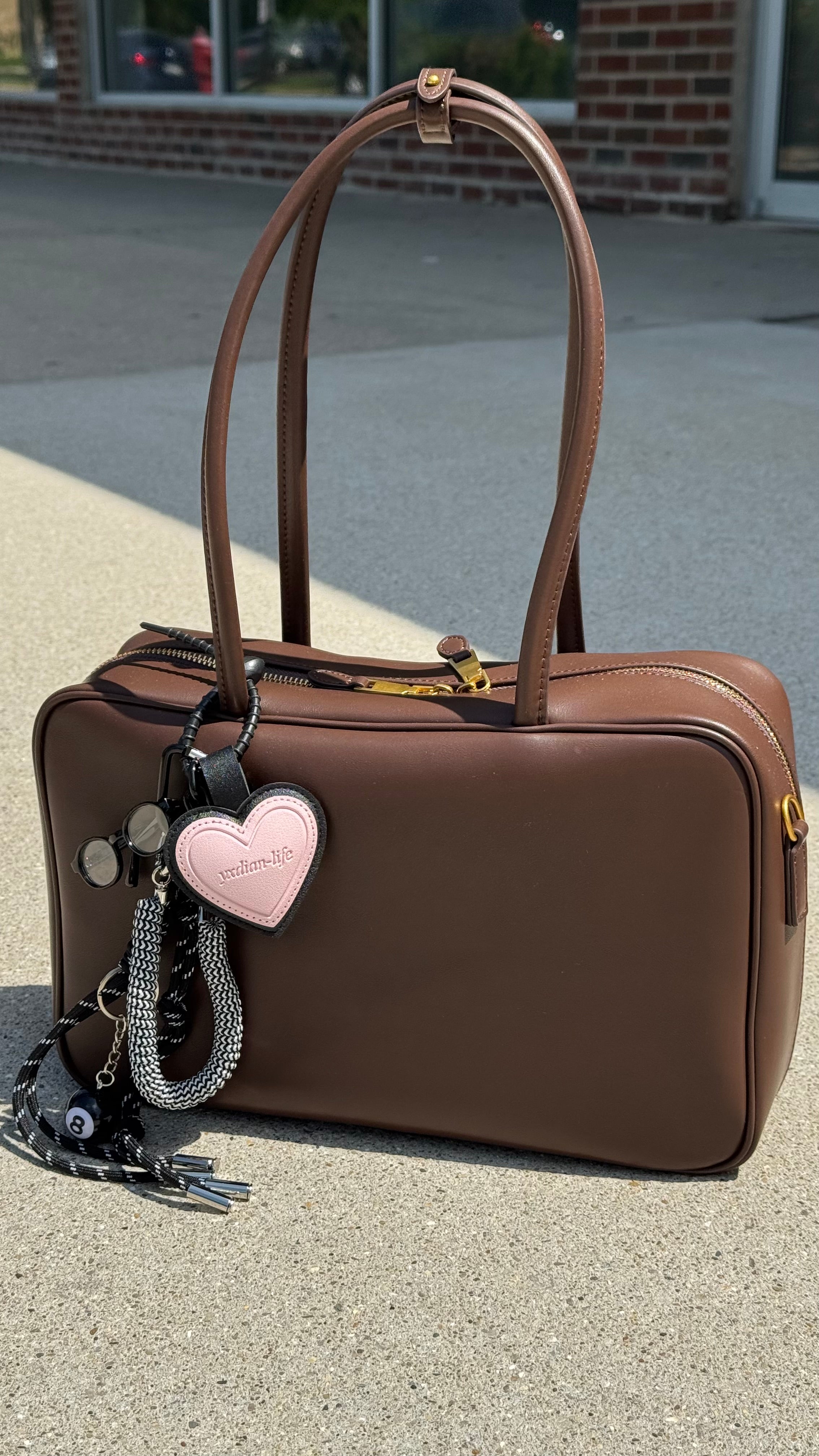 Linea Eleganza — Classic Genuine Leather Bag with Adjustable Strap. Women’s shoulder bag