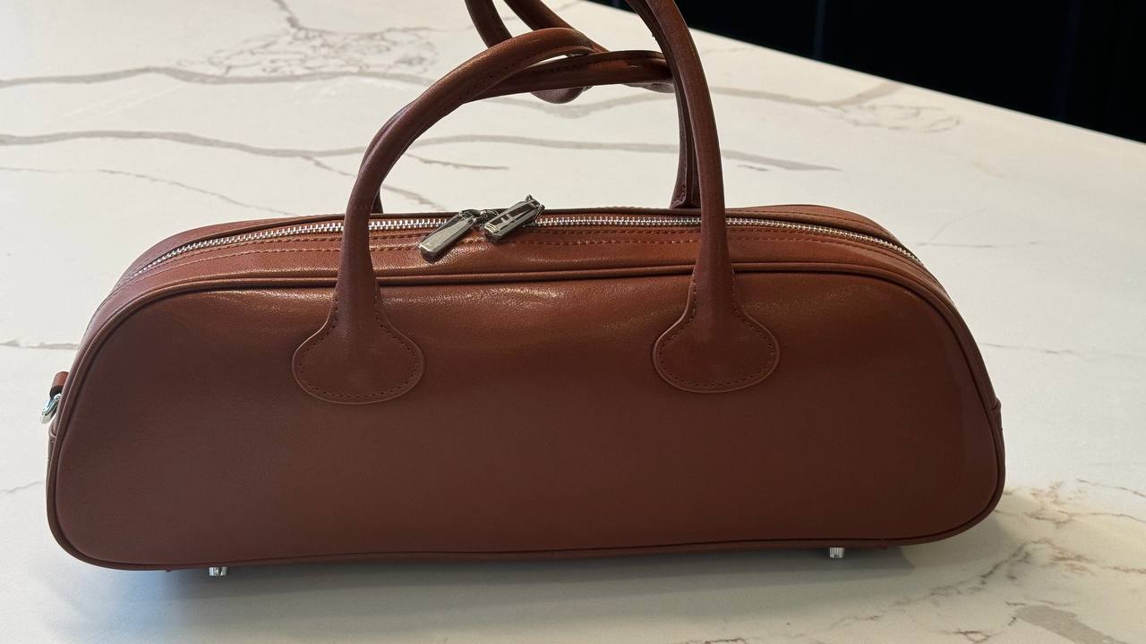 “Eleganza Nera” — Italian Leather Bag