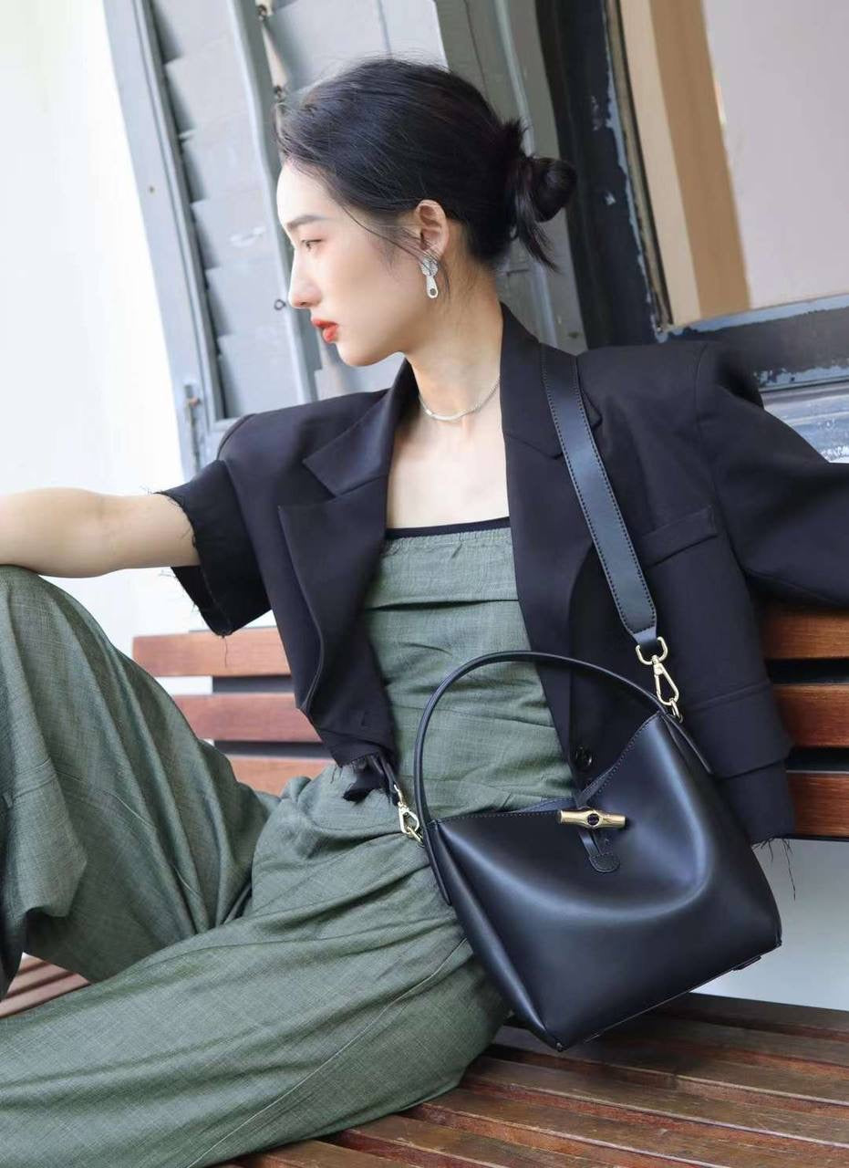 “Aura” — Elegant Genuine Leather Bag