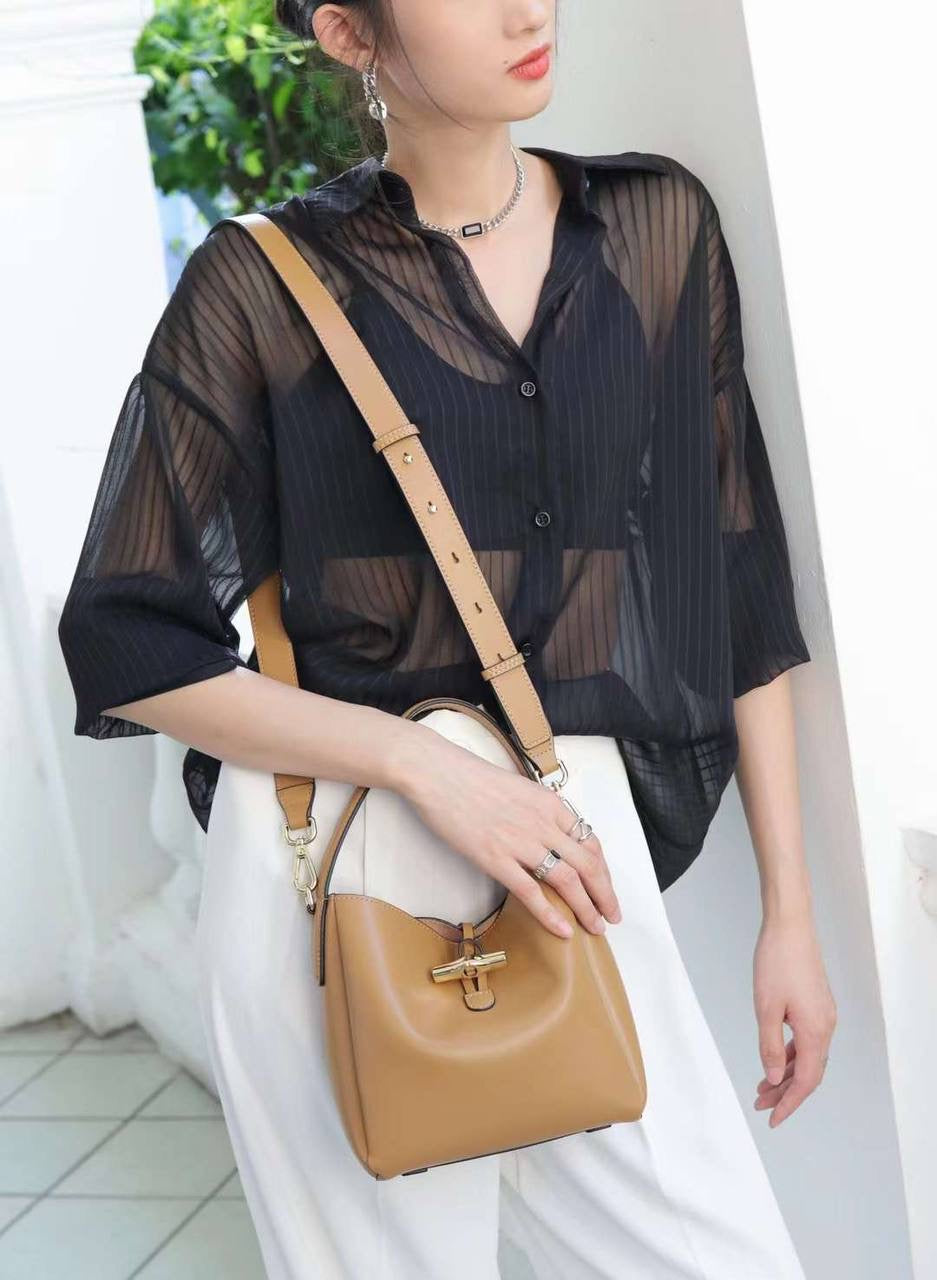 “Aura” — Elegant Genuine Leather Bag