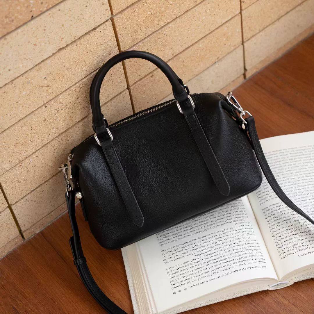 “Moderna” — leather bag for everyday style