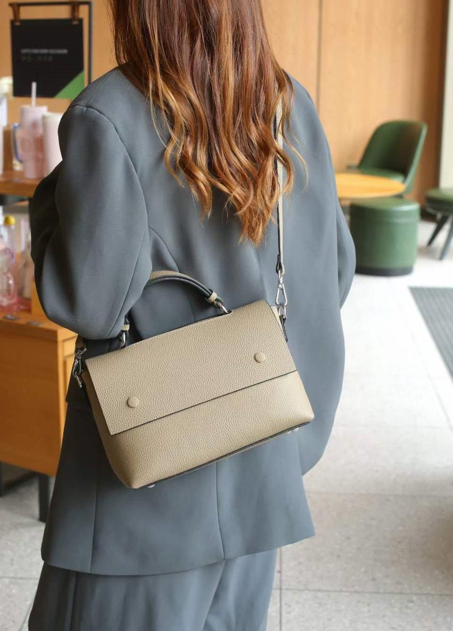 Eleganza — minimalist leather handbag