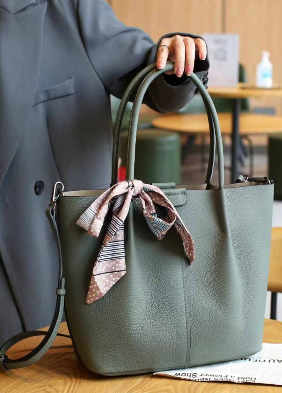 Bella Vita” — Modern Leather Tote Bag