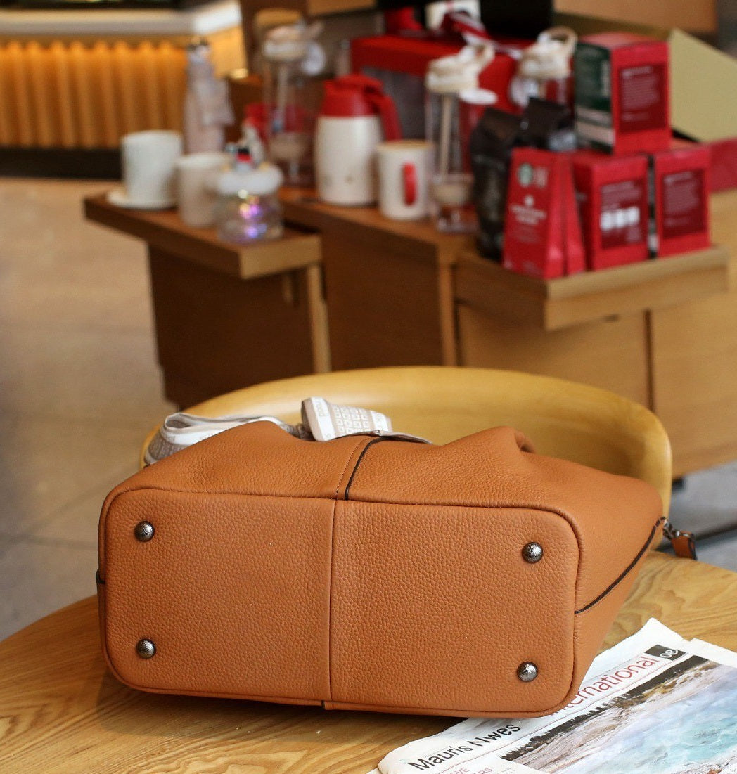 Bella Vita” — Modern Leather Tote Bag