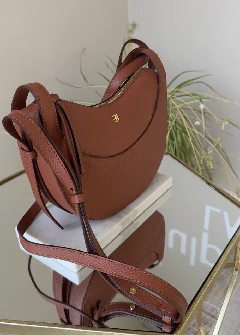 Enzo-Style Crossbody Bag for Women – Elegant Half-Moon Leather Shoulder Purse