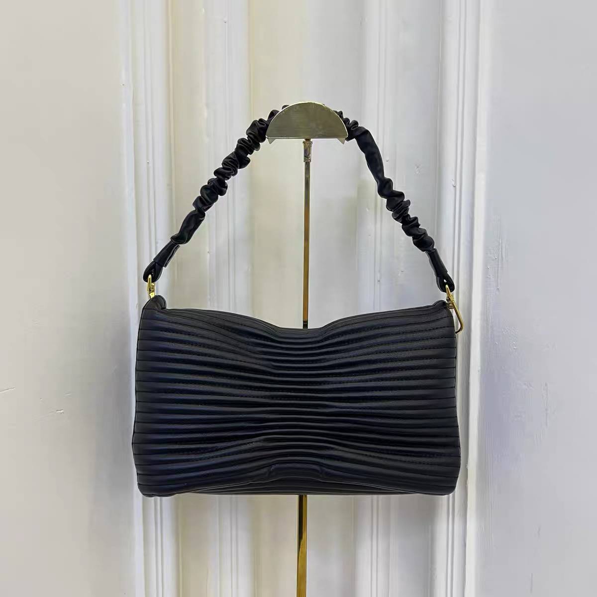 Genuine Leather Bag “Textured Grace”