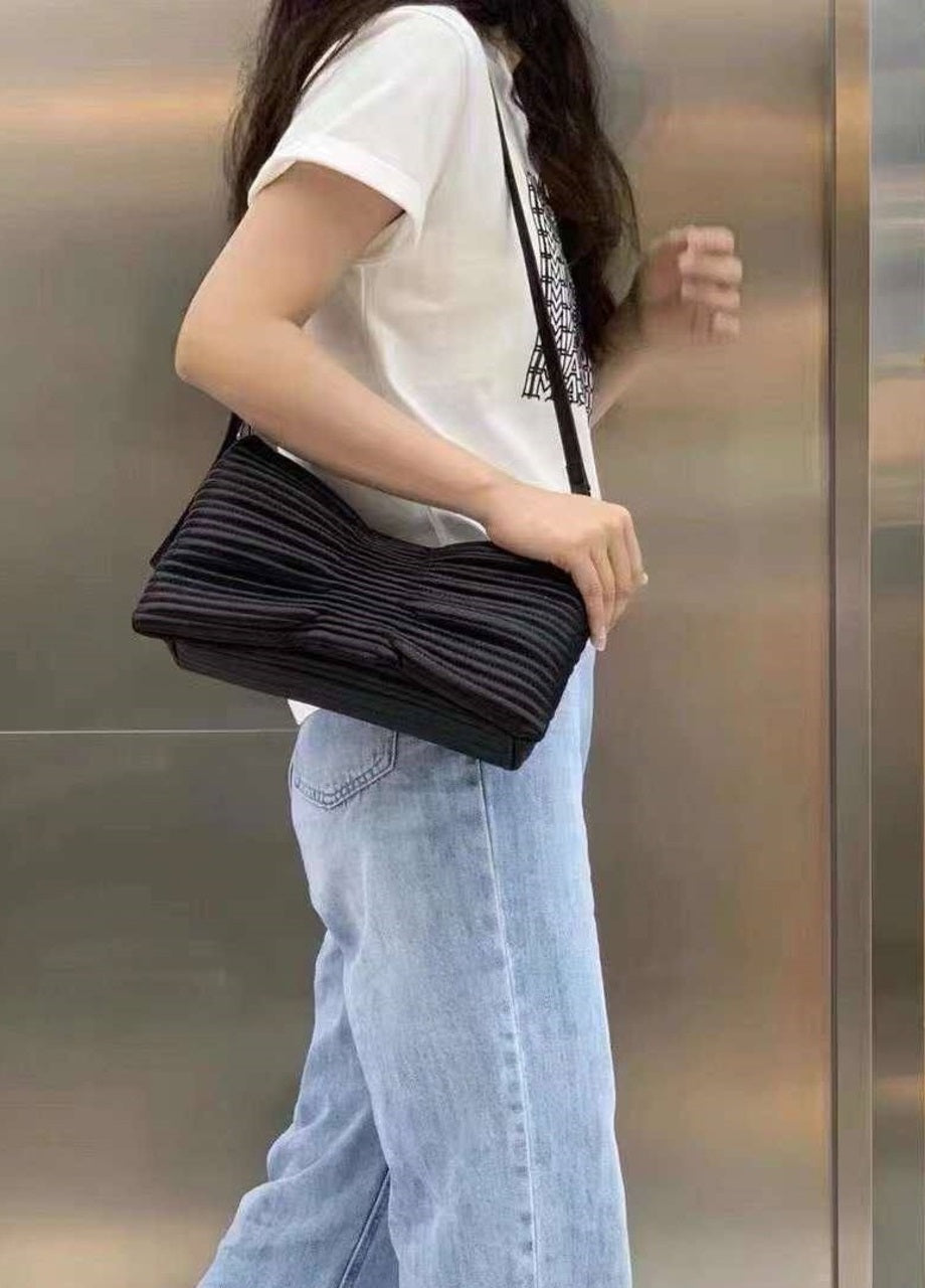 Genuine Leather Bag “Textured Grace”