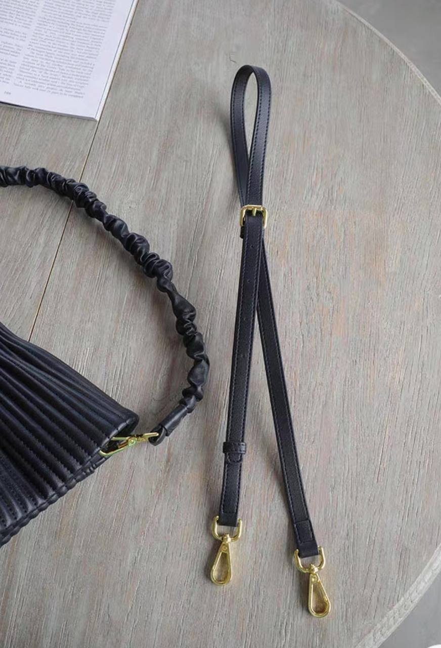 Genuine Leather Bag “Textured Grace”