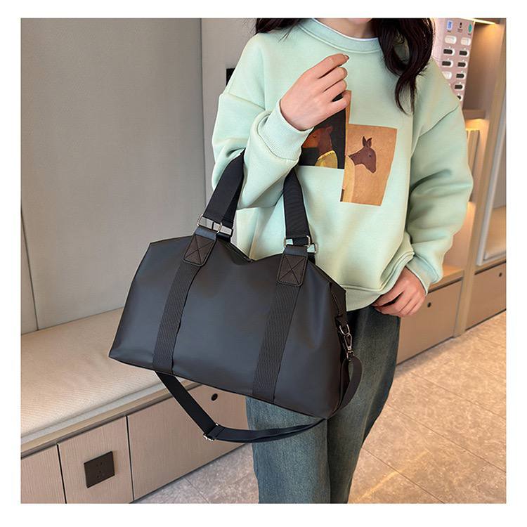 “Athletica” — Elegant Fitness Bag