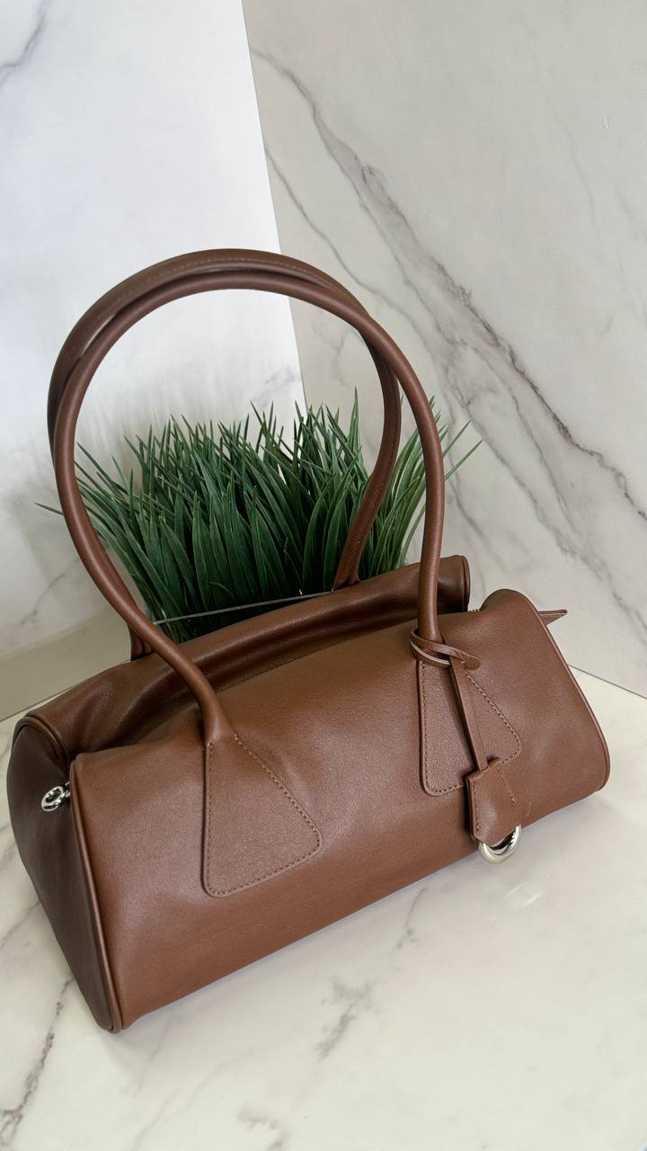 Bag “Luxe Silhouette” — Soft Cowhide Leather Shoulder Bag