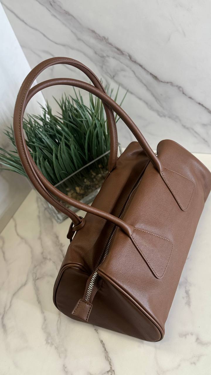 Bag “Luxe Silhouette” — Soft Cowhide Leather Shoulder Bag