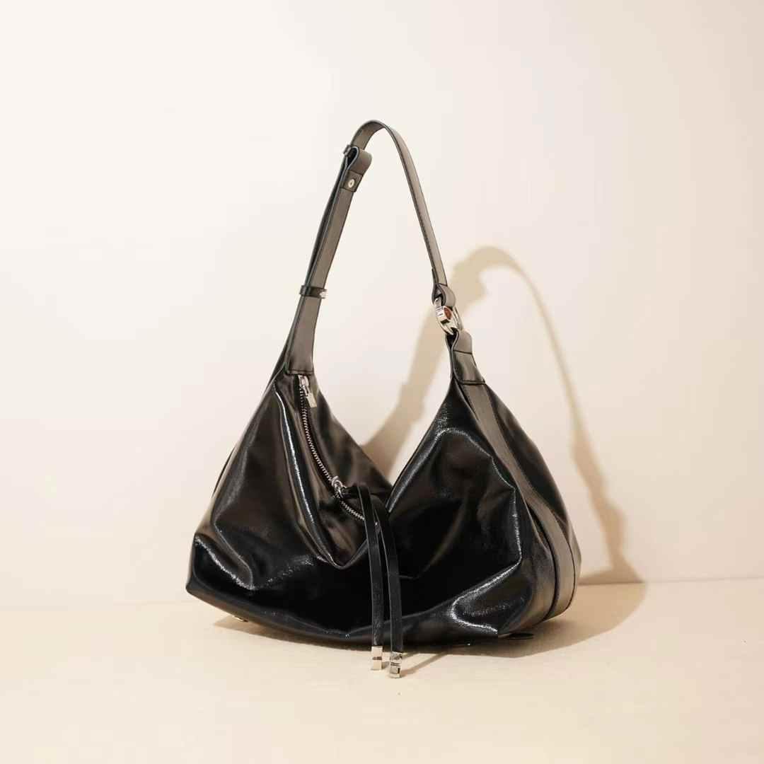 Classic Leather Hobo Bag “Timeless Elegance”