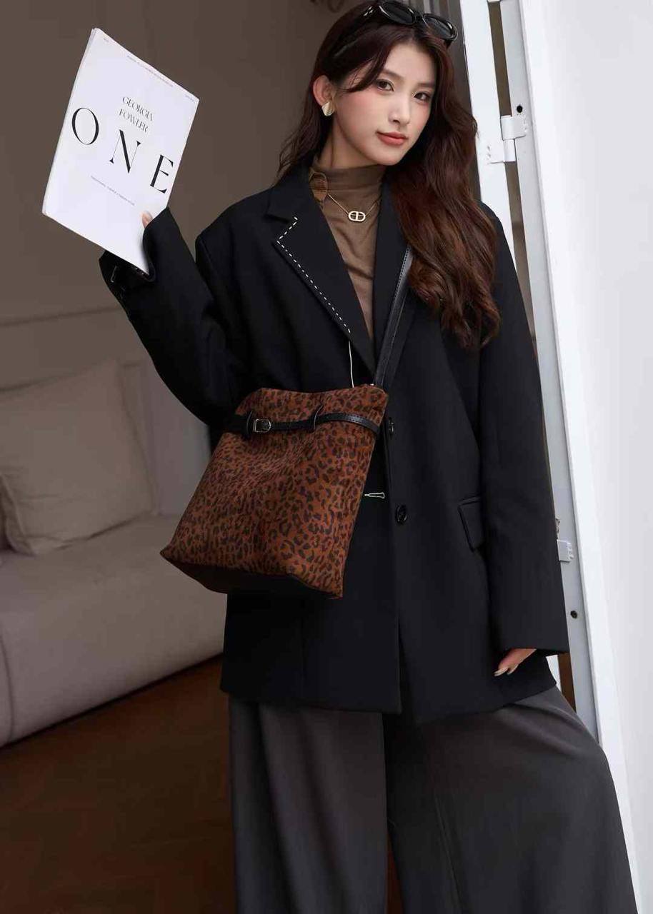 Tote Bag “Noir Elegance” – The Perfect Blend of Style and Comfort