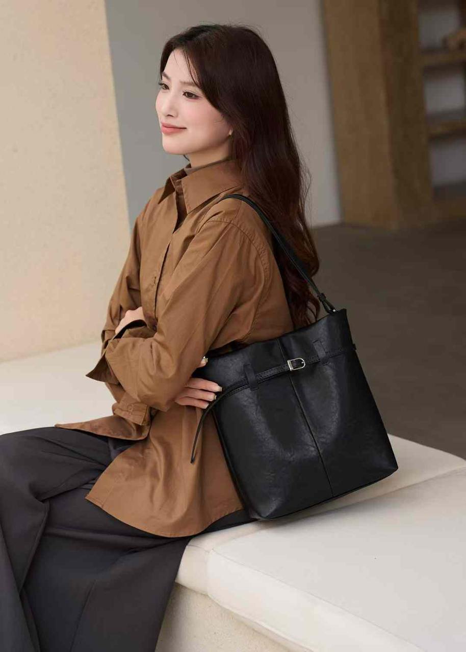 Tote Bag “Noir Elegance” – The Perfect Blend of Style and Comfort