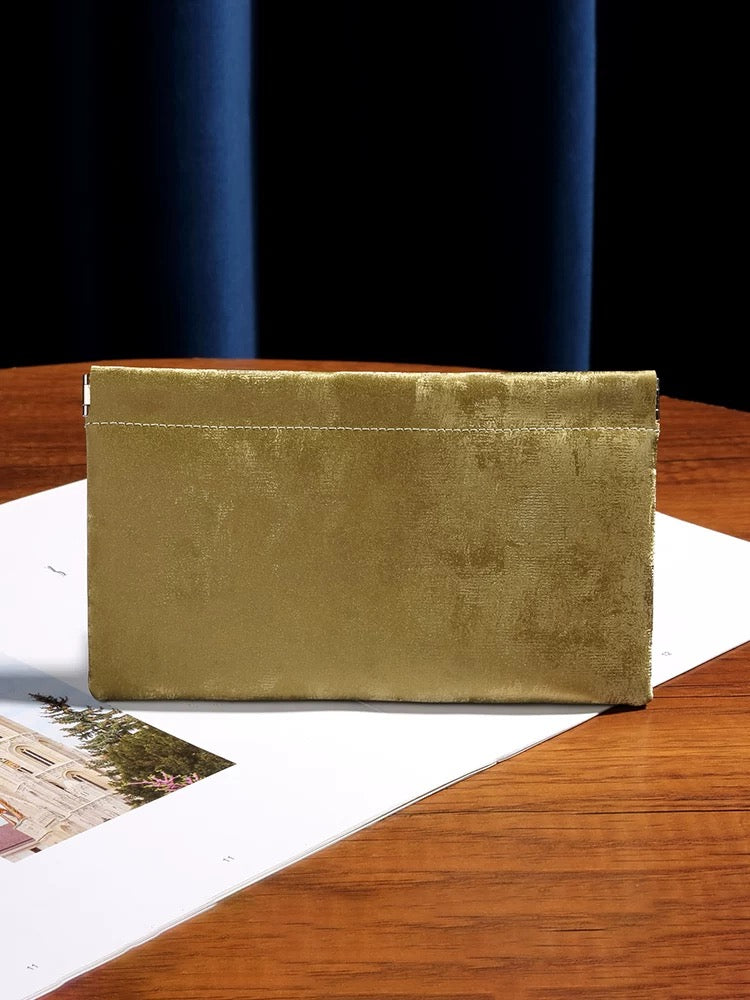 SilkVault” — The Ultimate Luxury Leather Pouch (Also Perfect for Glasses)