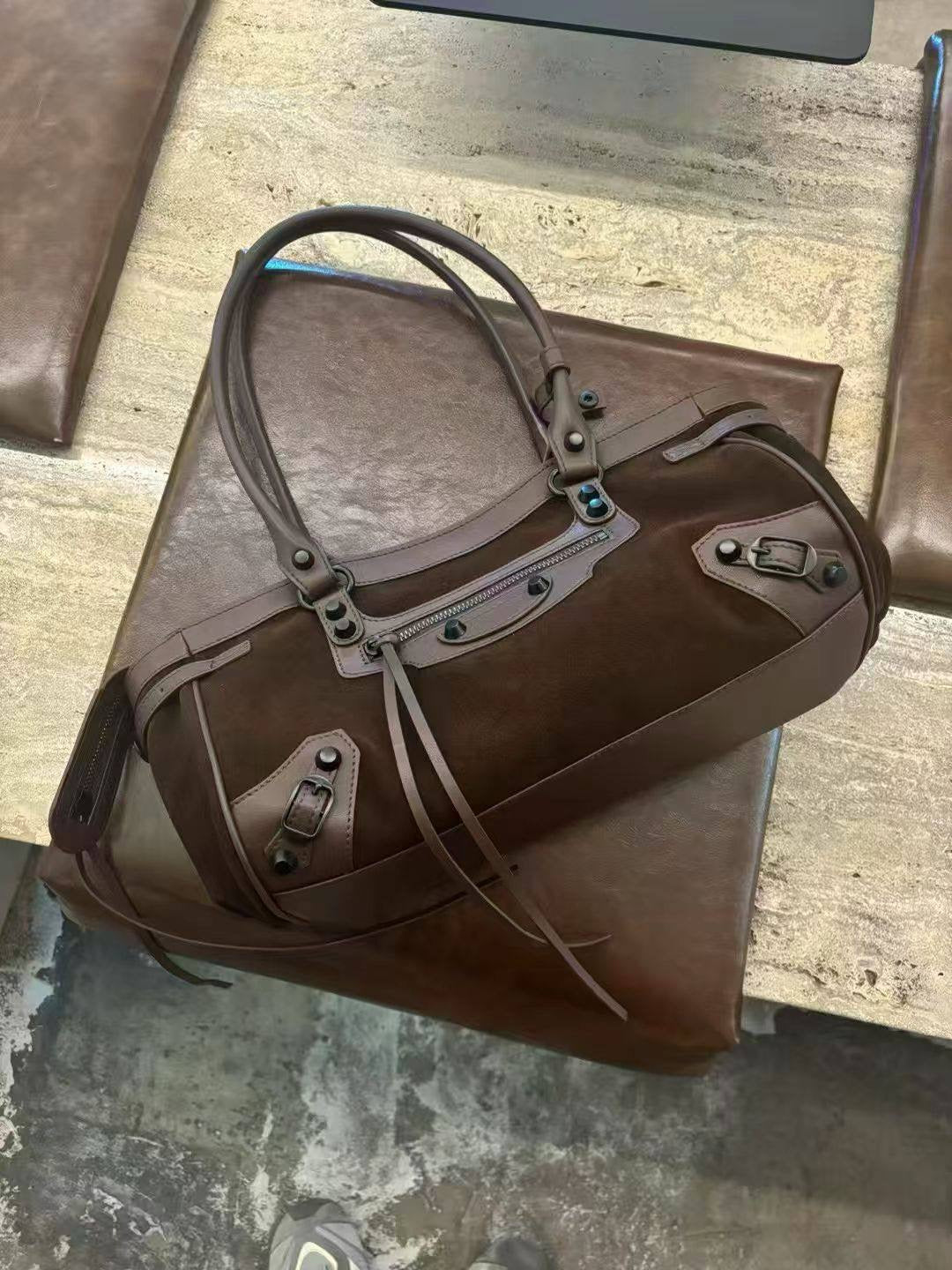 “Terra Brown” — a stylish leather bag with character
