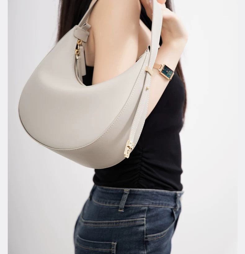 Luxe Harmony — a versatile bag with an adjustable strap