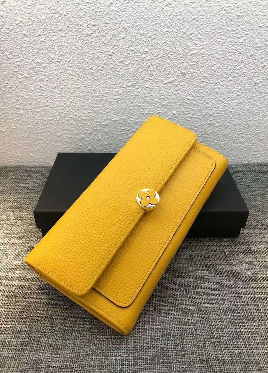 “Élégance Naturelle” — genuine leather wallet