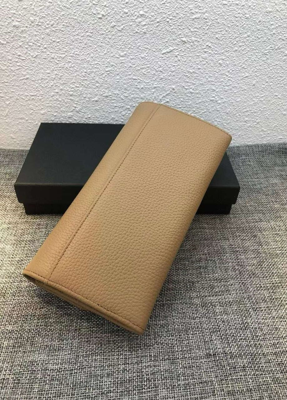 “Élégance Naturelle” — genuine leather wallet