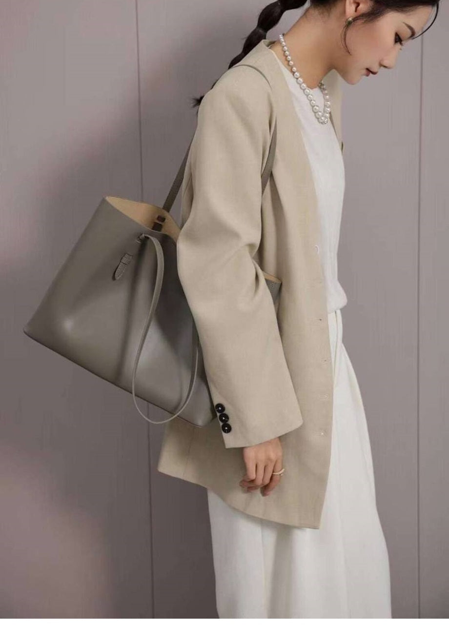 Postale Chic — leather messenger bag for a modern lifestyle