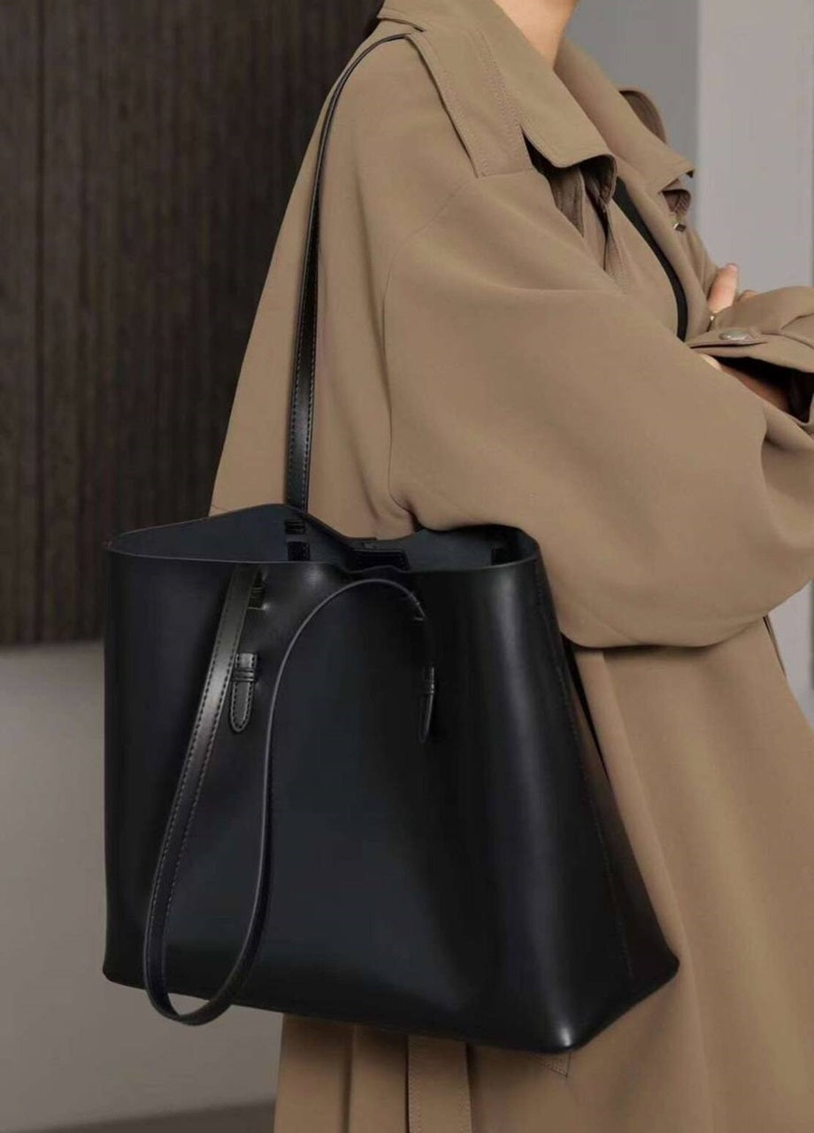Postale Chic — leather messenger bag for a modern lifestyle
