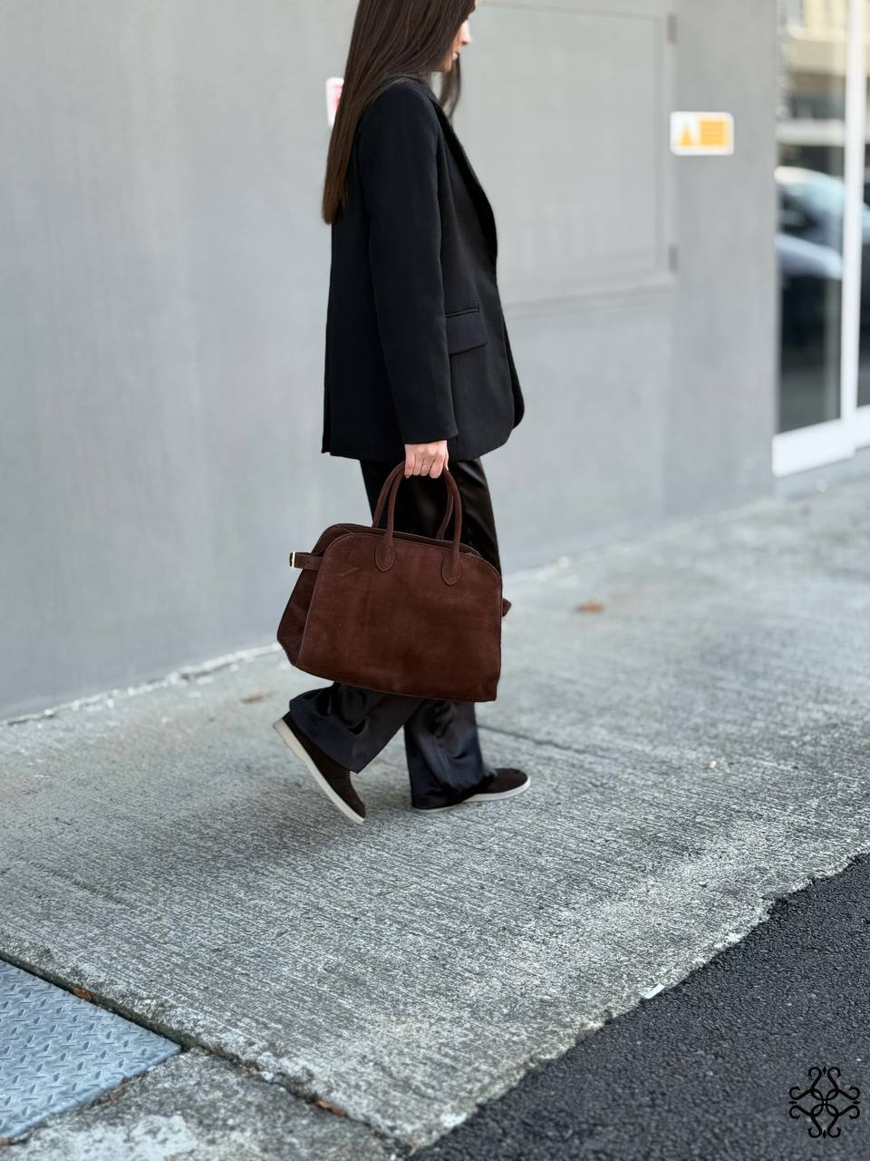 Velour Elegance – The Ultimate Italian Suede Handbag