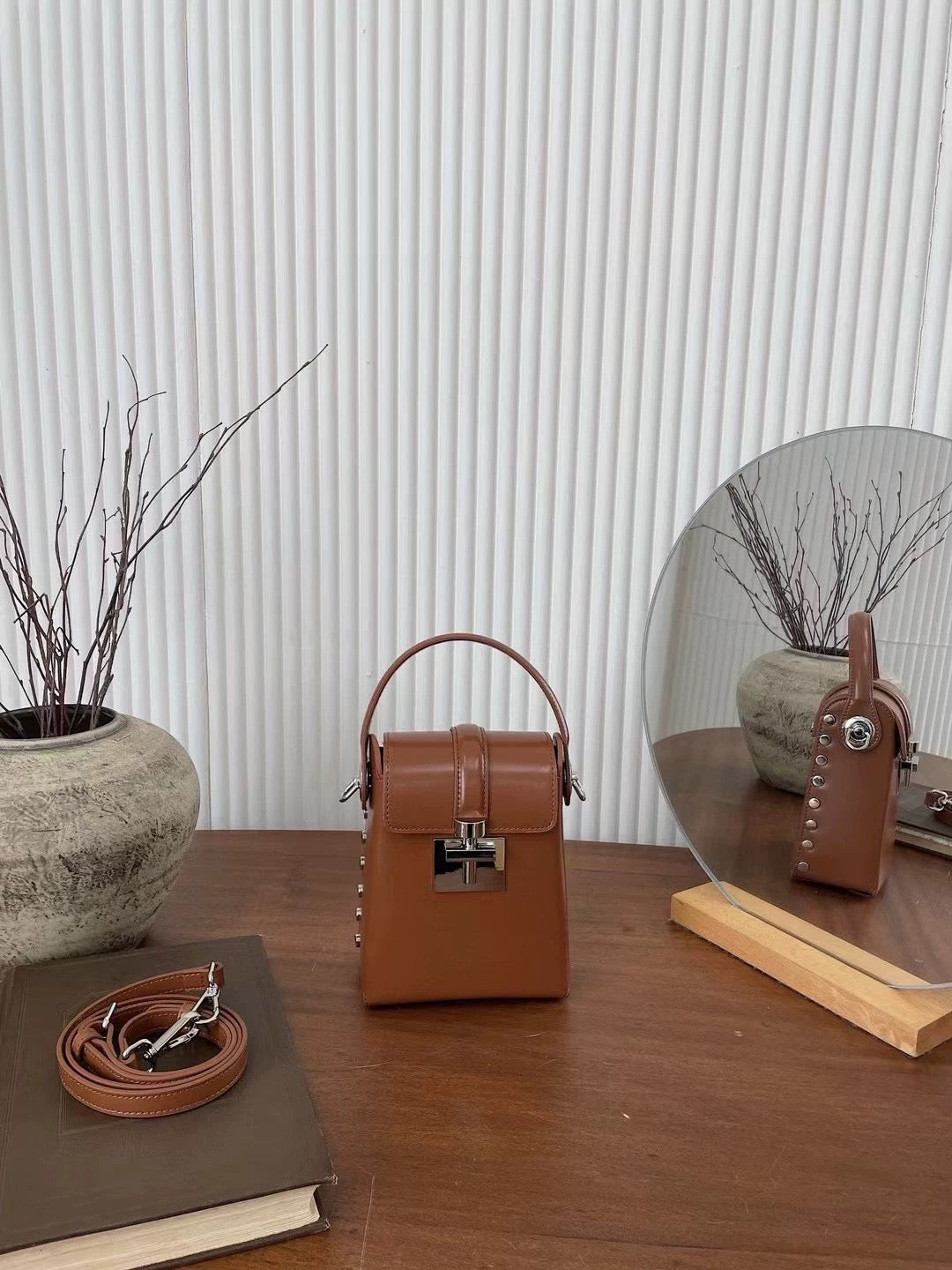 👜 Mini Genuine Leather Bag – Everyday Elegance