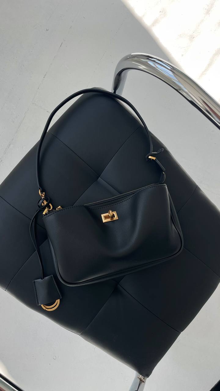 Luxury Leather Crossbody Bag – Timeless Elegance for Every Occasion