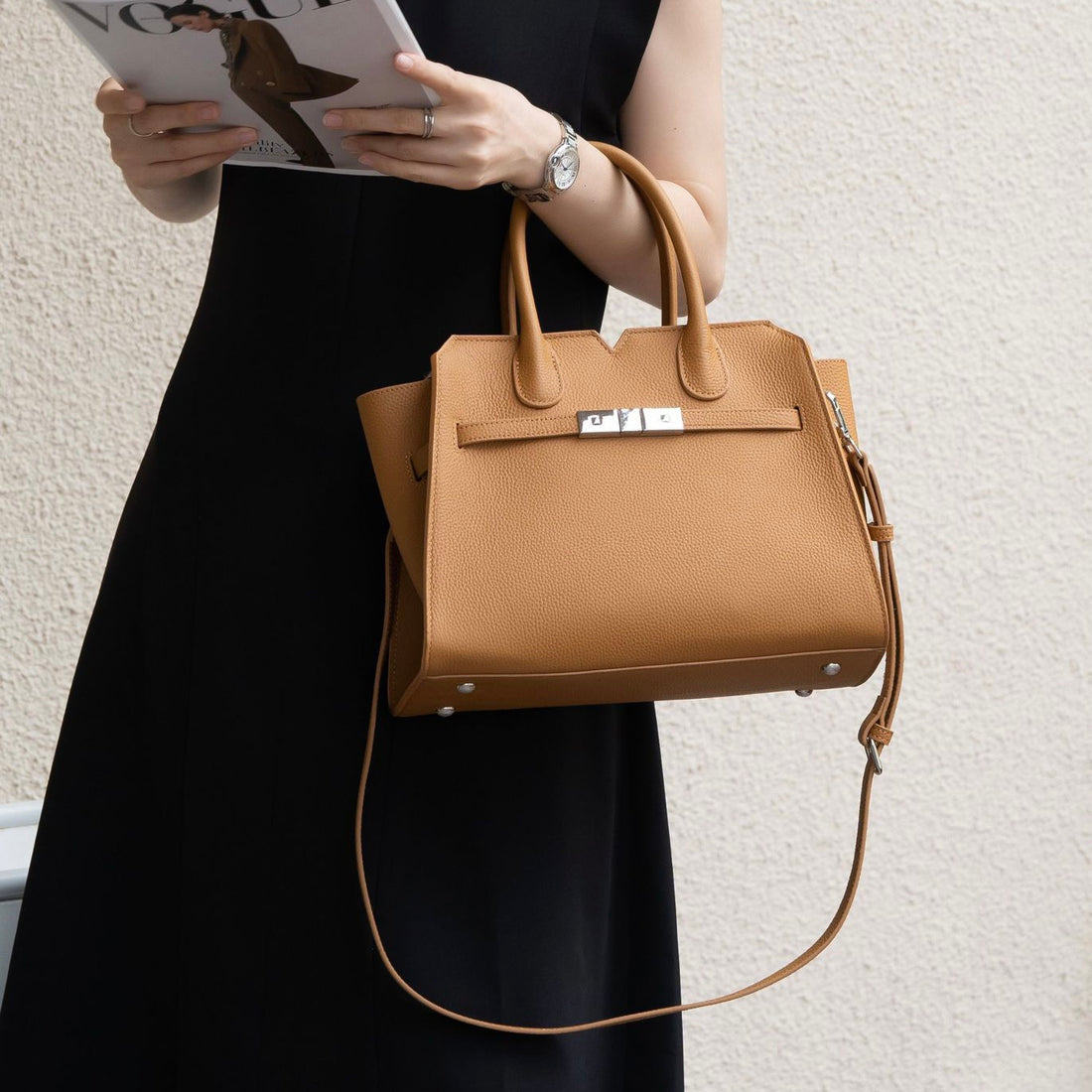 AURORA STRUCTURE” — the leather power bag for everyday icons