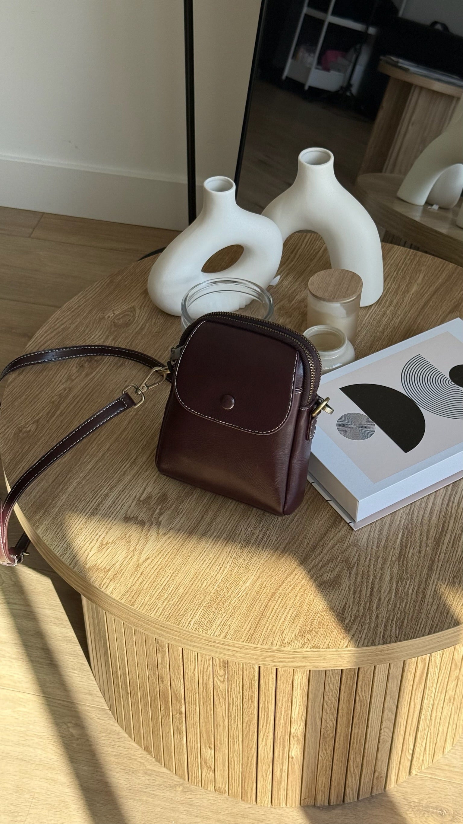 The Urban Classic — Compact Leather Bag for Style and Functionality