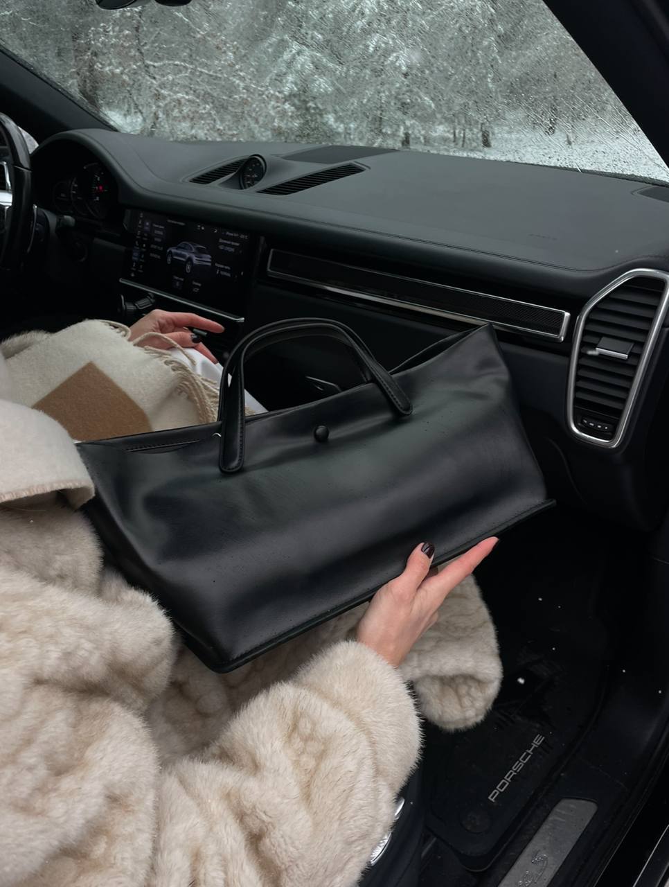 SIGNATURE — stylish and fashionable genuine leather bag with cosmetic pouch