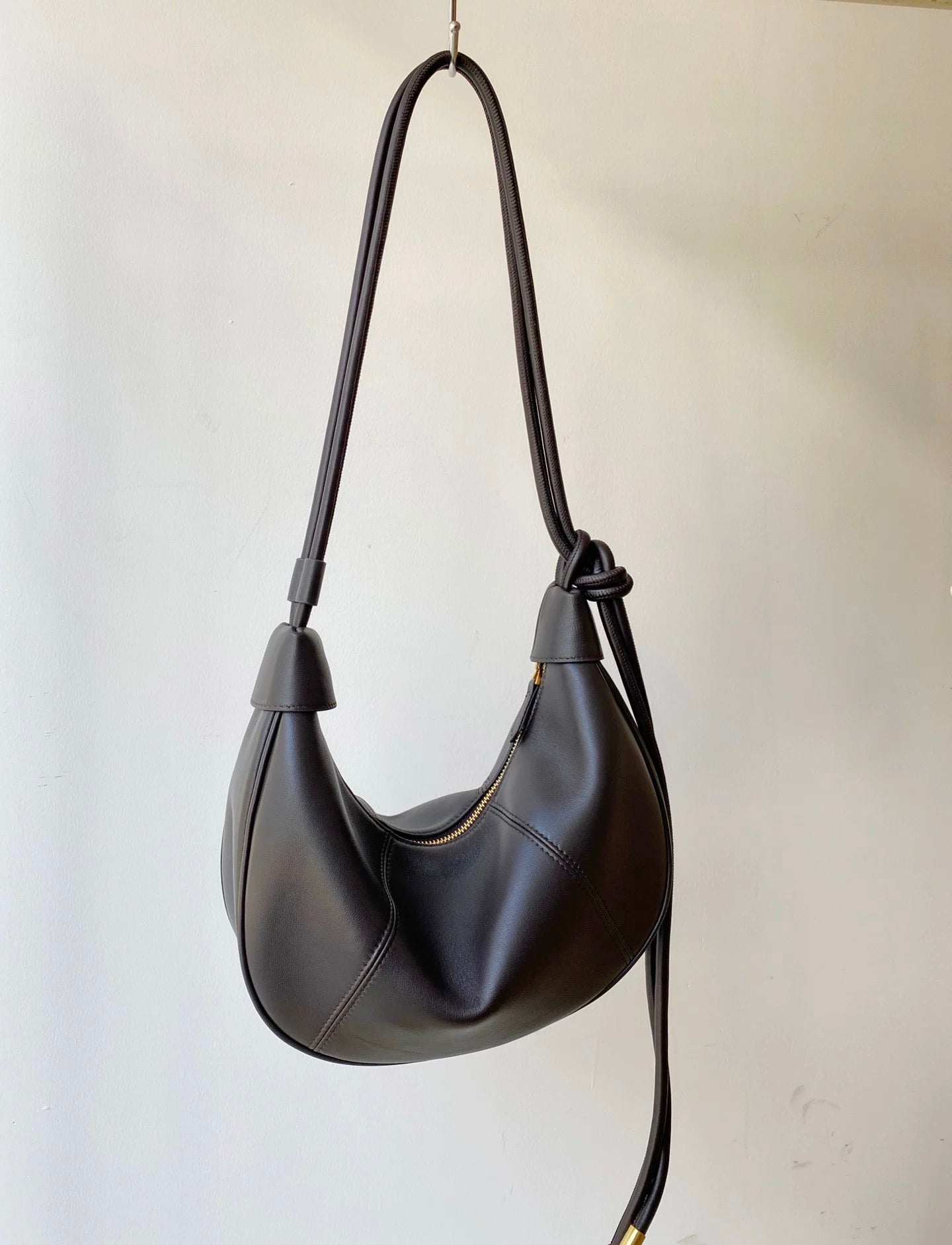 Elegant Adjustable Leather Shoulder Bag
