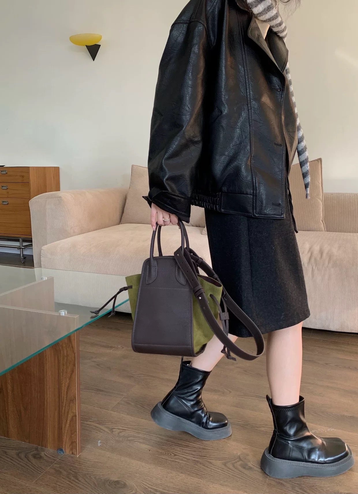 Darina – Elegant Shoulder Bag with Top Handle & Adjustable Strap