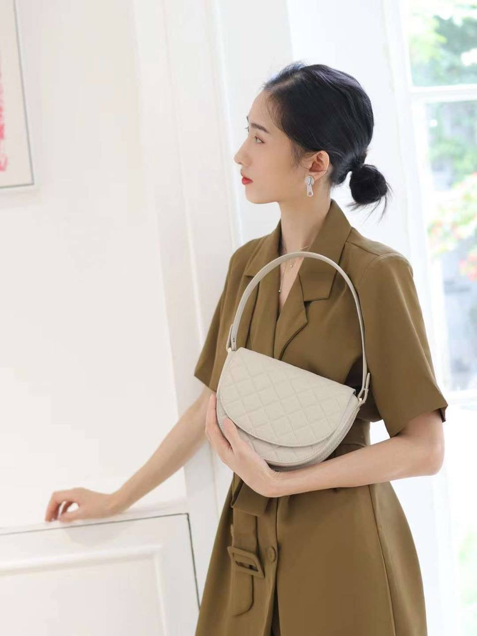 Genuine Leather Crossbody Bag — Elegance and Practicality in One Accessory