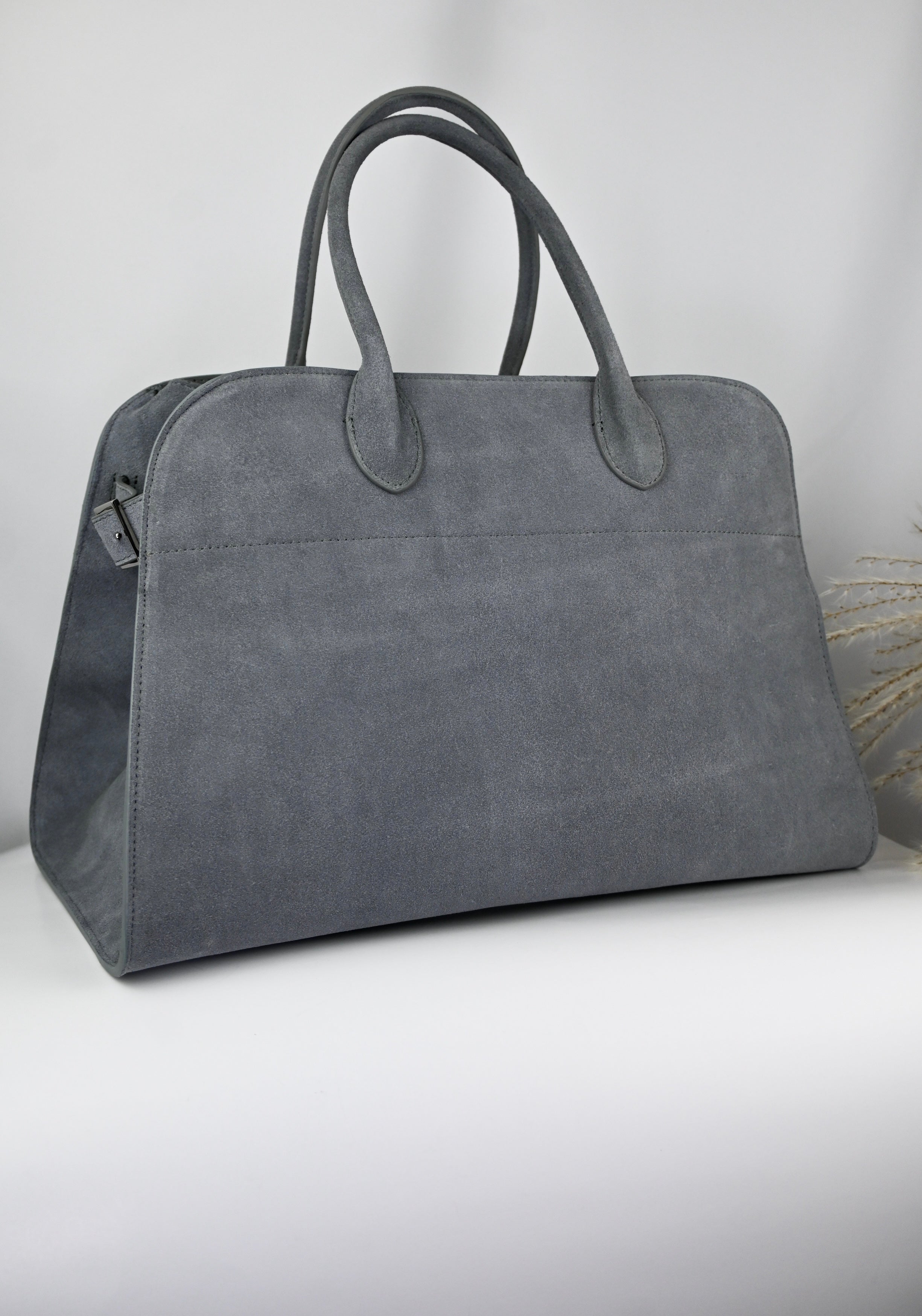 Velour Elegance – The Ultimate Italian Suede Handbag
