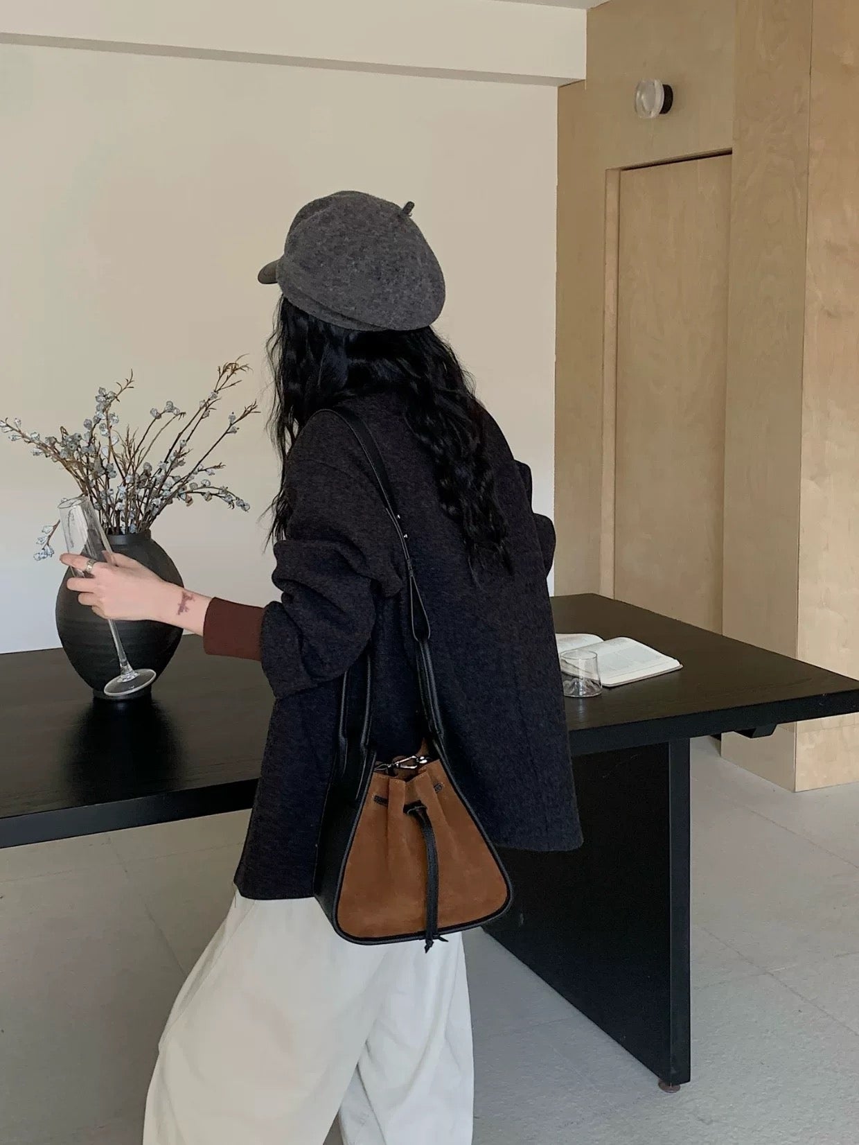 Darina – Elegant Shoulder Bag with Top Handle & Adjustable Strap