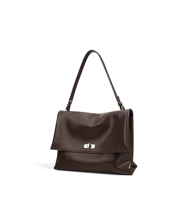 Véda Luxe – Exquisite Minimalism in Leather