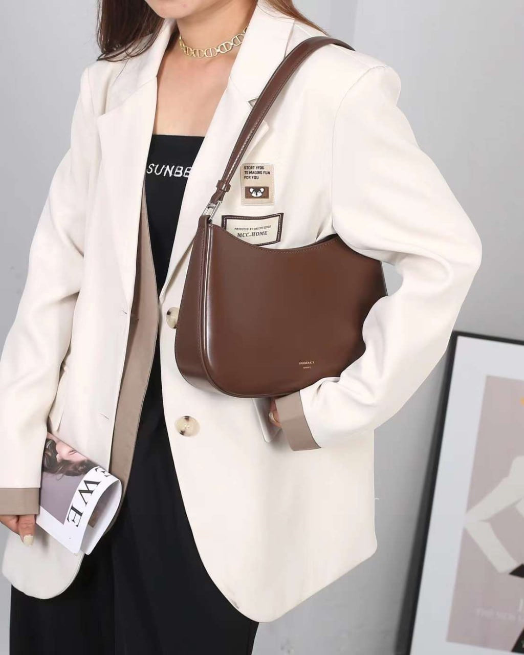 The Elegance Curve — Refined Leather Bag for Timeless Style