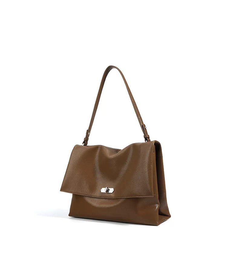 Véda Luxe – Exquisite Minimalism in Leather
