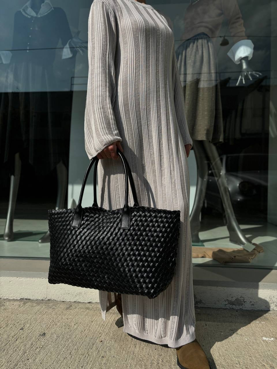 Noir Weave — Shoulder Shopper Bag. Elegance in Every Detail. Made in Italy