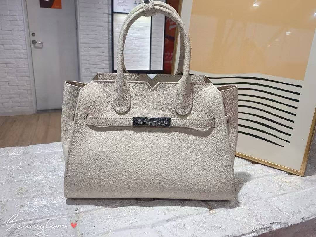 “Luna Classica” Bag — Genuine Leather, Premium Hardware, Timeless Elegance