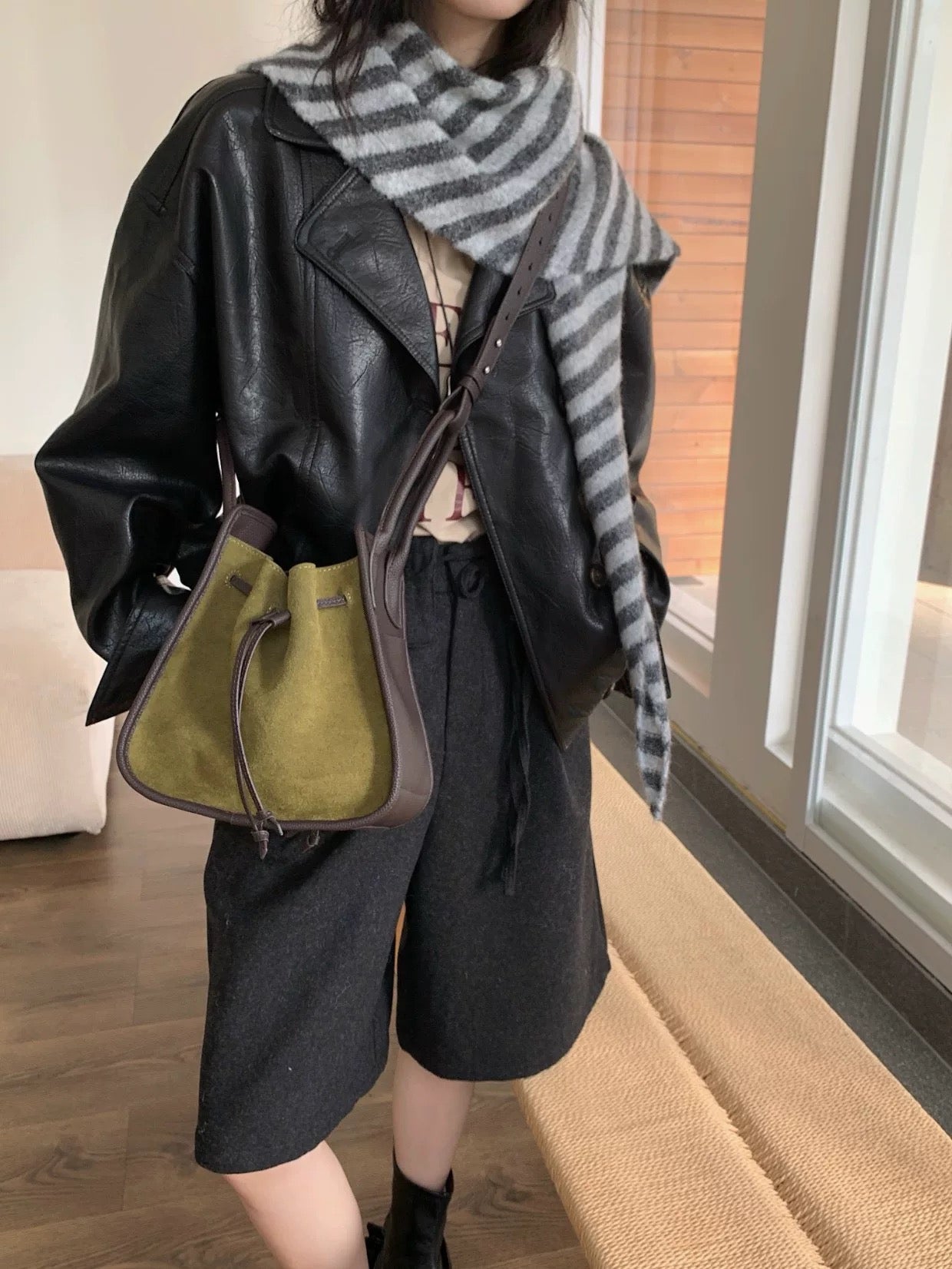 Darina – Elegant Shoulder Bag with Top Handle & Adjustable Strap