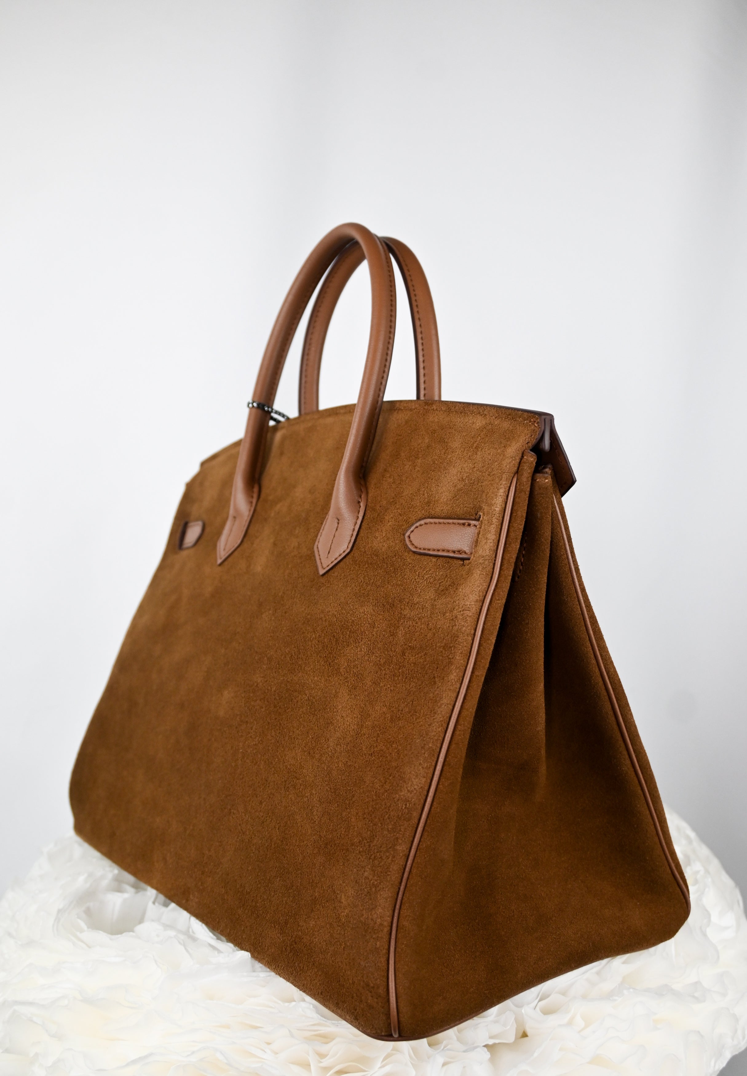 “Italia Suede Luxe” – Timeless Italian Craftsmanship in Leather & Suede