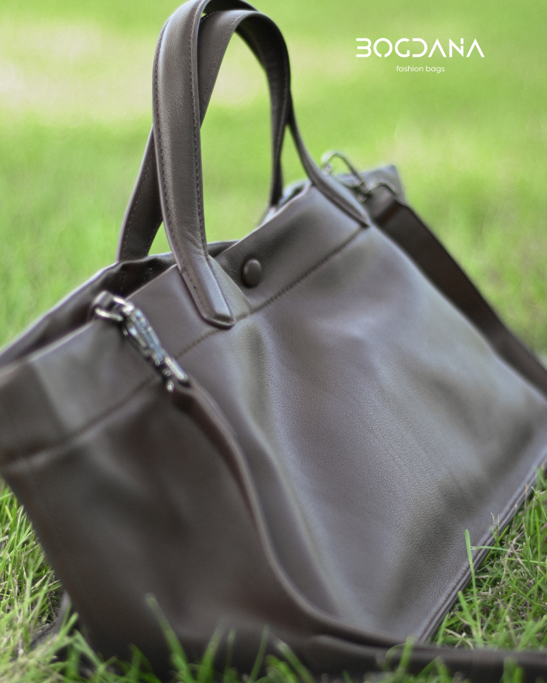 SIGNATURE — stylish and fashionable genuine leather bag with cosmetic pouch