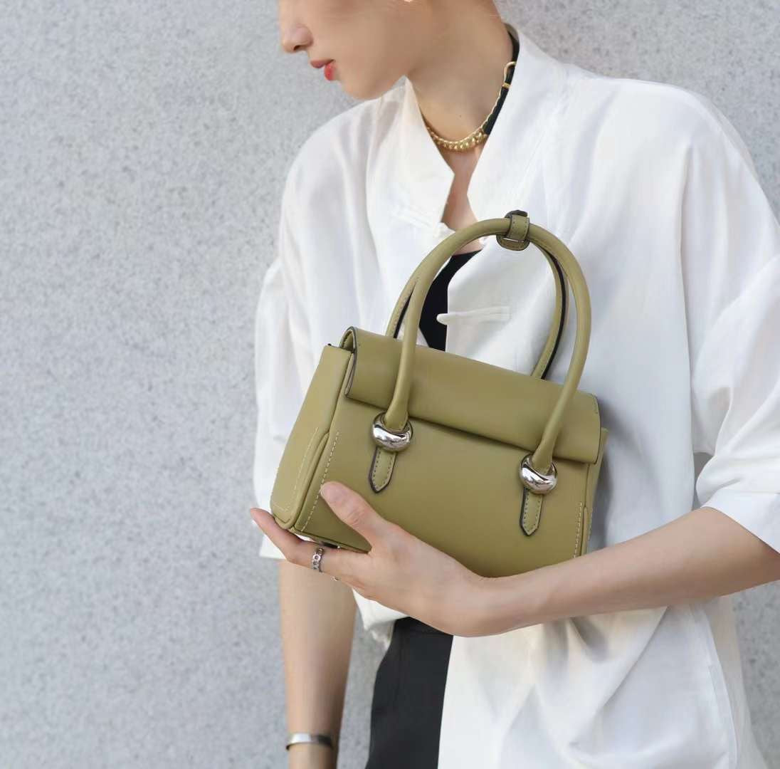 Timeless Elegance: Genuine Leather Handbag with Adjustable Shoulder Strap