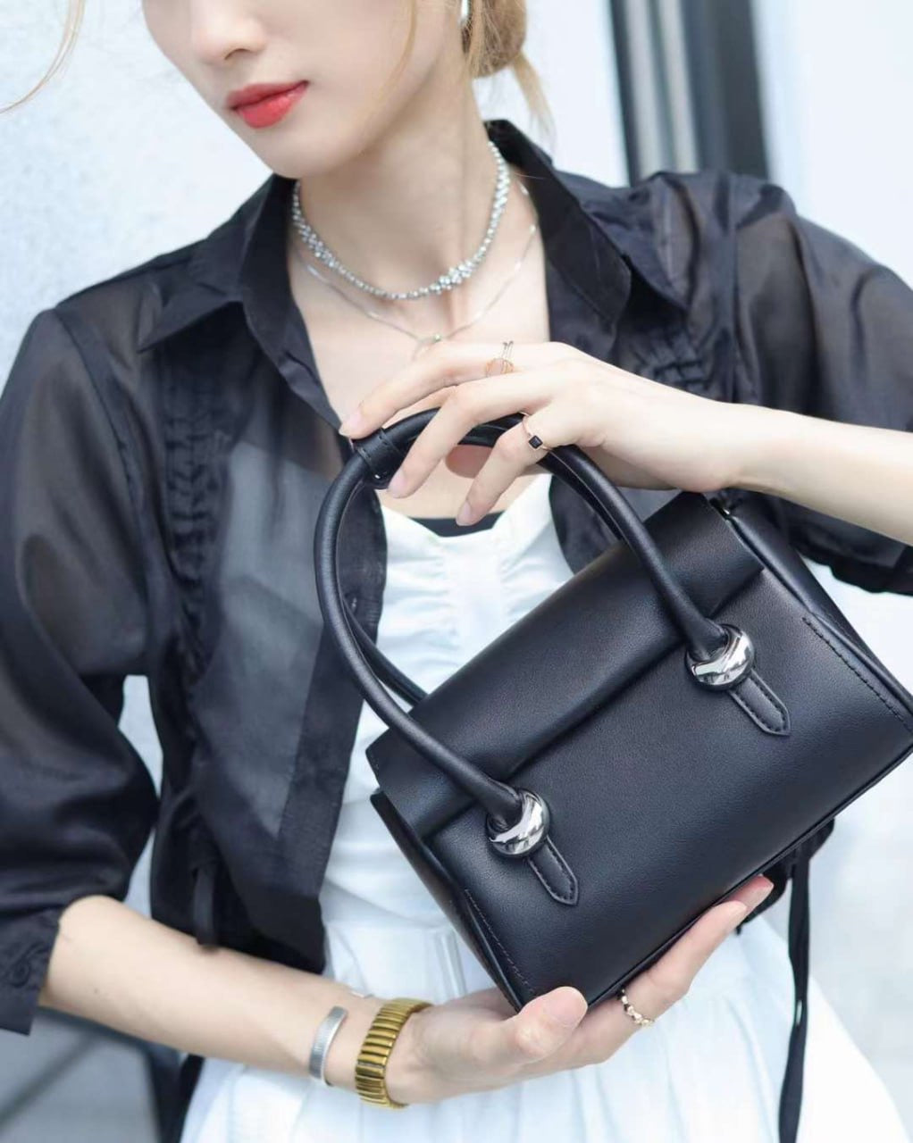 Timeless Elegance: Genuine Leather Handbag with Adjustable Shoulder Strap