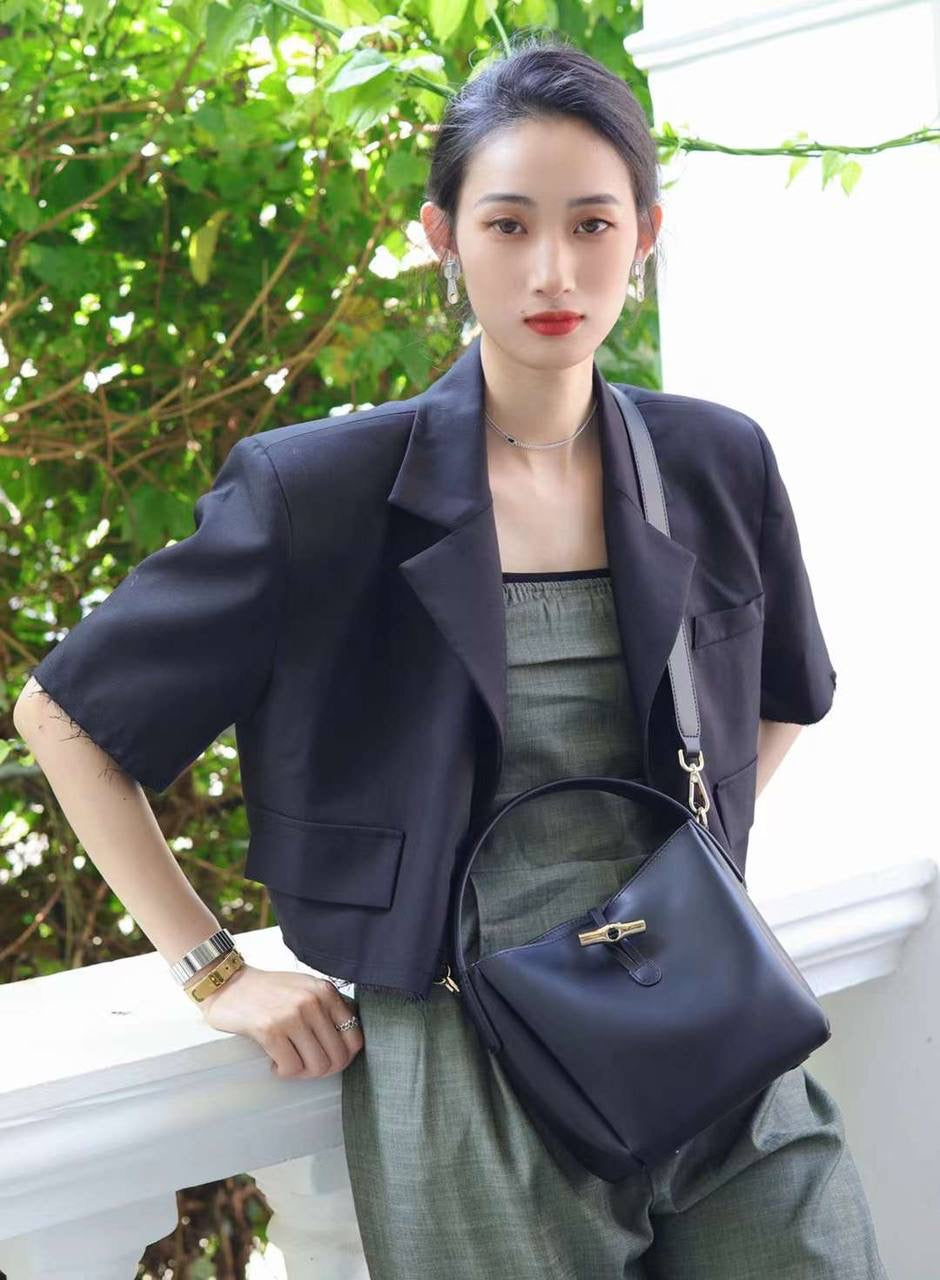 “Aura” — Elegant Genuine Leather Bag