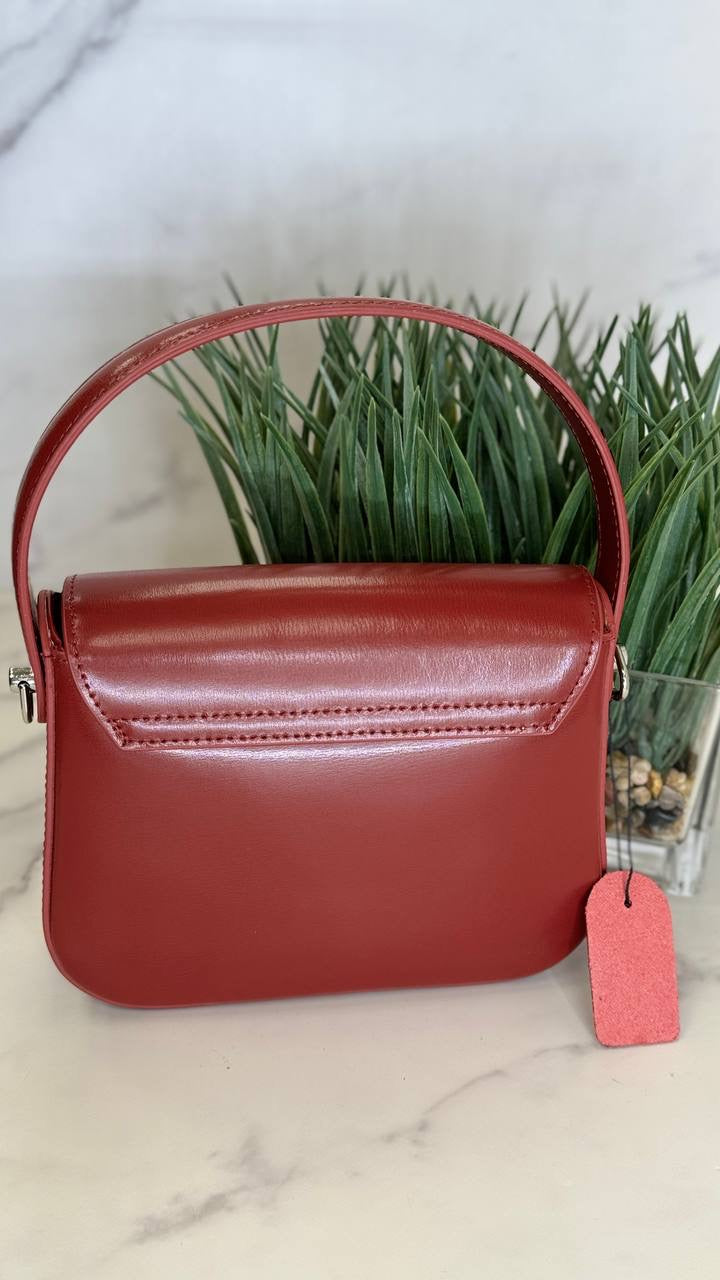 Élégance en Cuir – Genuine Leather Structured Top Handle Bag with Detachable Shoulder Strap